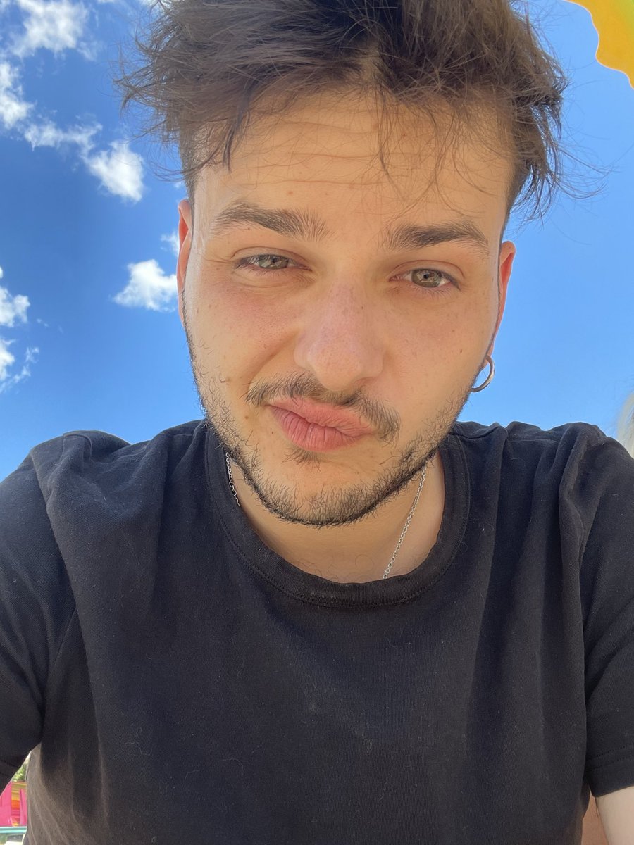 luca3697's tweet photo. 😘 

#LGBTQ #gay #SUNRISE https://t.co/UOS8EGHxy7