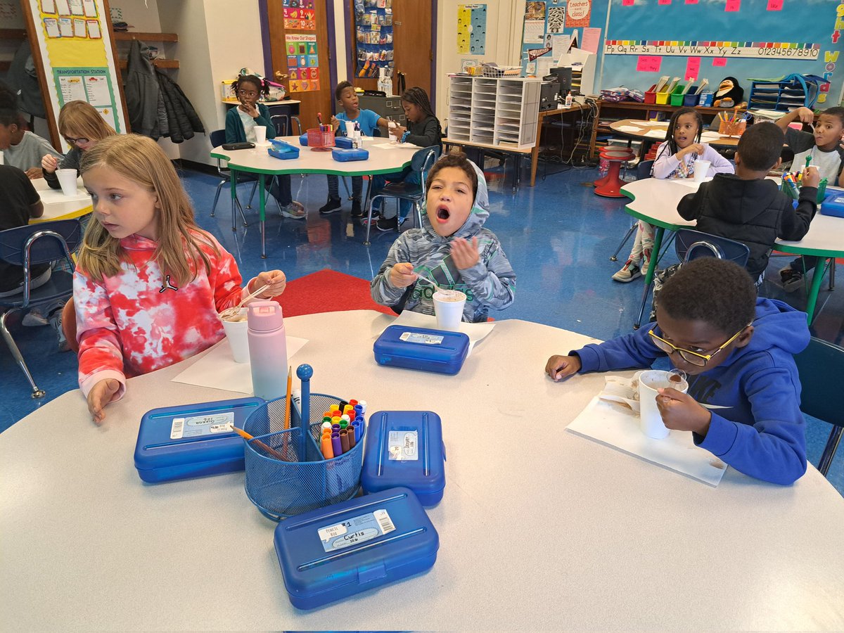 Ms. Moon tweet media