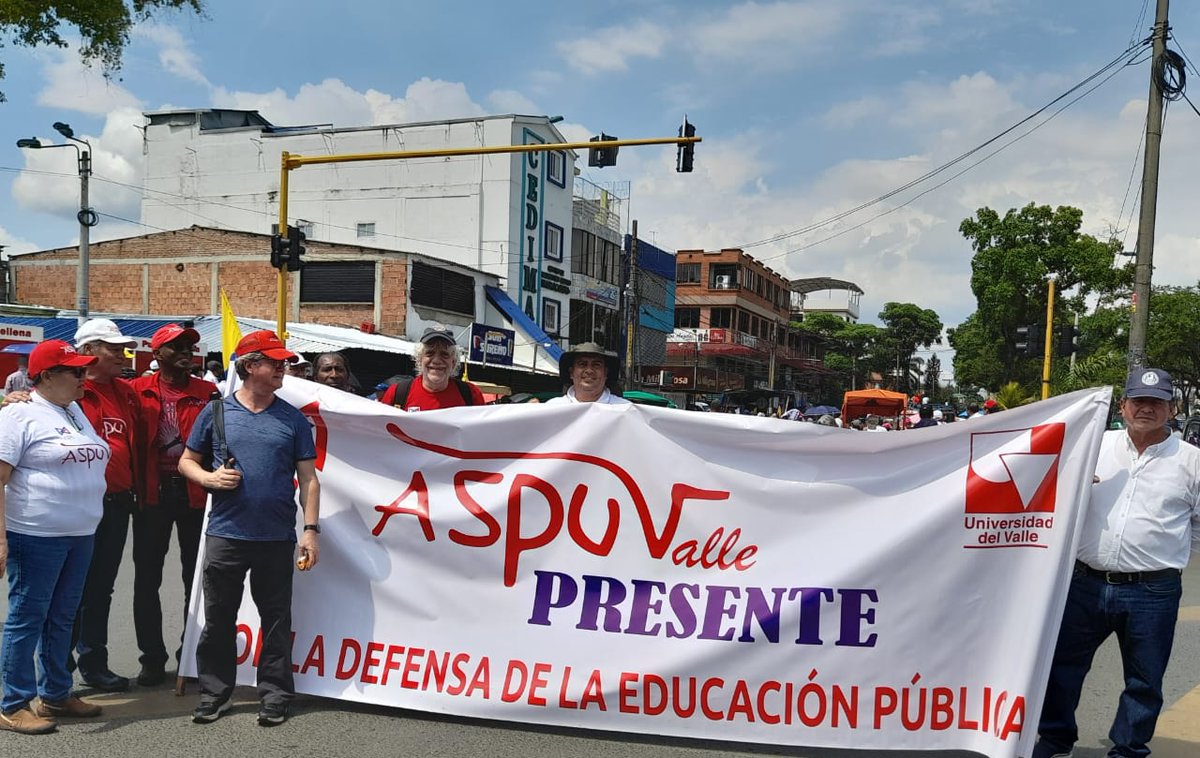 ASPU_Colombia's tweet photo. #ASPUValle || Así se vivió la movilización el pasado 15 de noviembre en Cali, Valle del Cauca. Las y los profesores de ASPU Valle salieron a movilizarse y mostrar su apoyo al gobierno y sus primeros #100DiasDeCambio https://t.co/FxBHttZ5wN