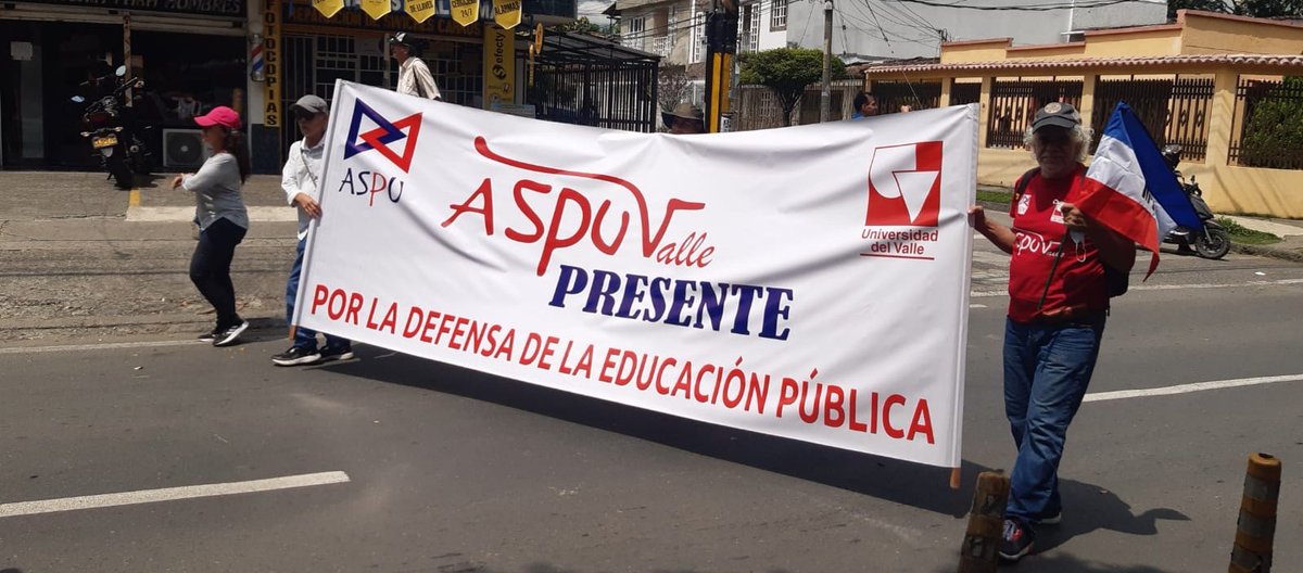 ASPU_Colombia's tweet photo. #ASPUValle || Así se vivió la movilización el pasado 15 de noviembre en Cali, Valle del Cauca. Las y los profesores de ASPU Valle salieron a movilizarse y mostrar su apoyo al gobierno y sus primeros #100DiasDeCambio https://t.co/FxBHttZ5wN