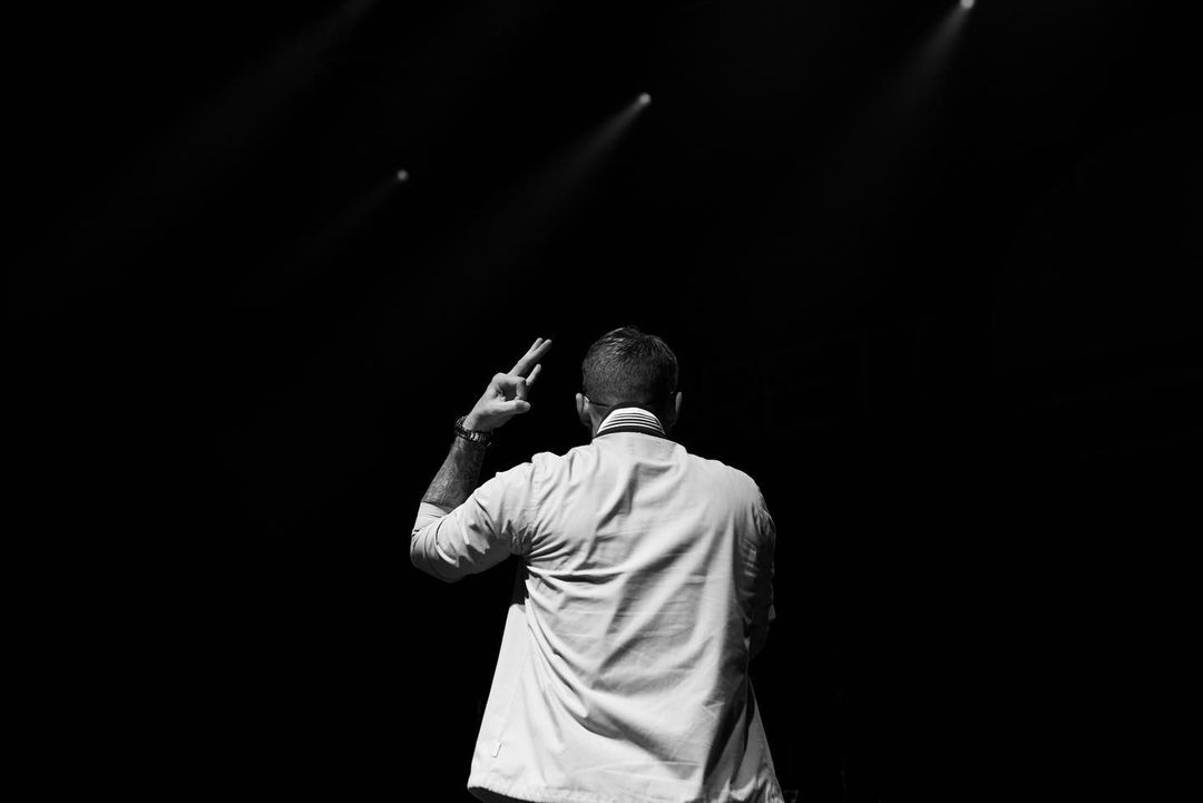 Brett Young tweet media