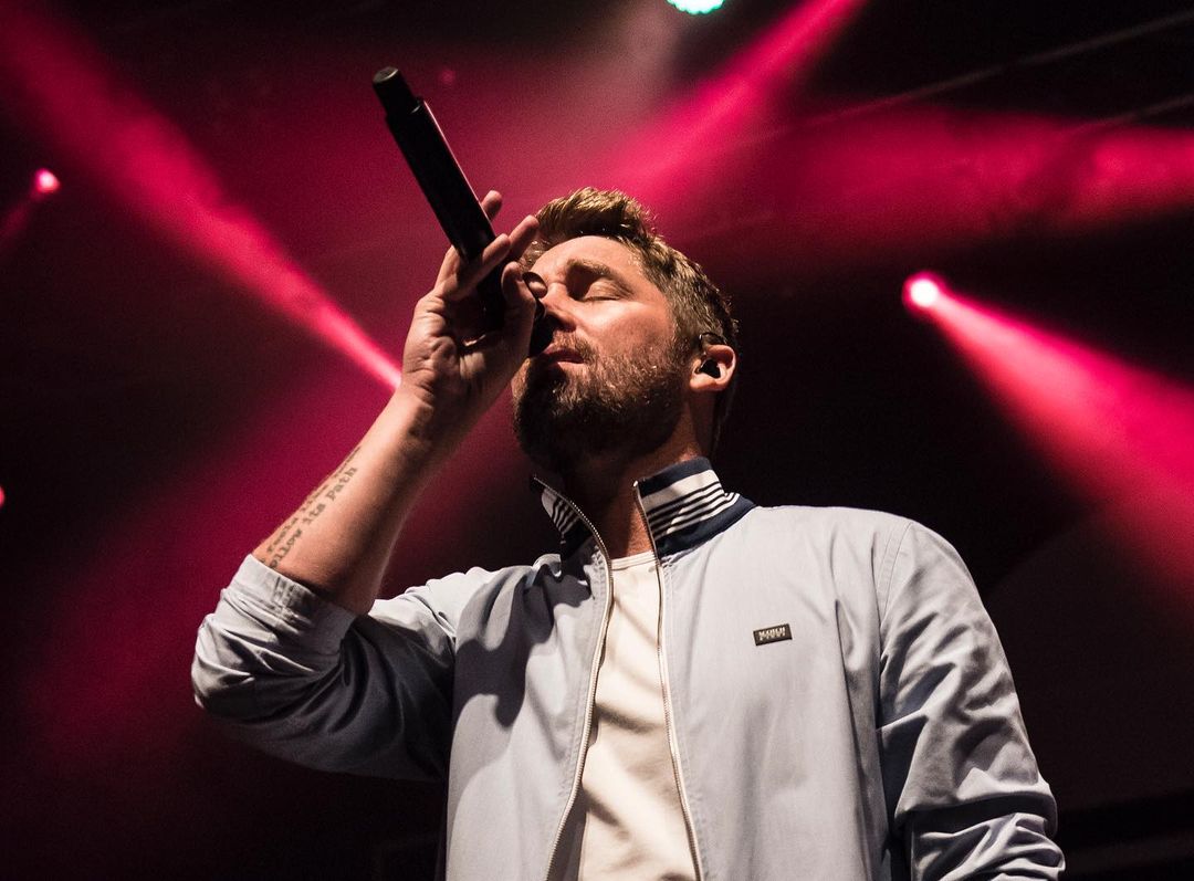 Brett Young tweet media