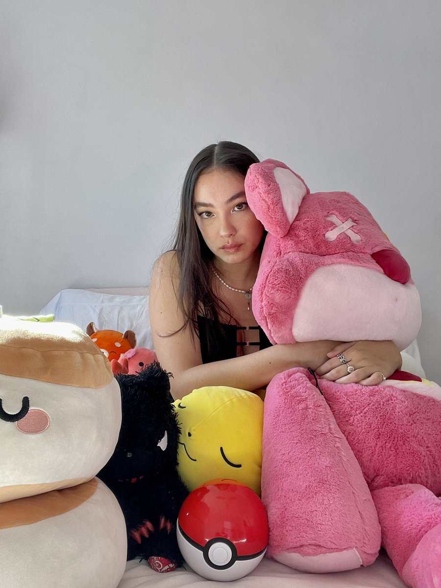 123Raina's tweet photo. Me w my Paldea region team today 💜 come check out my #PokemonViolet stream at 3:30pm EST! https://t.co/uuYo3XdHHb #PokemonScarlet #twitchstreamer #girlgamer #streamergirl https://t.co/1NUyNogLtC