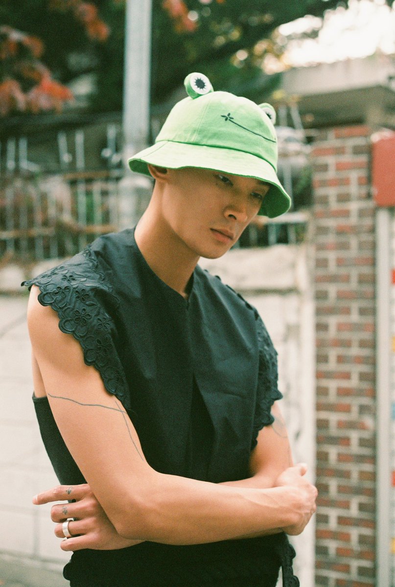 _gingitsune's tweet image. 🐸 boi

Shot and styled by me