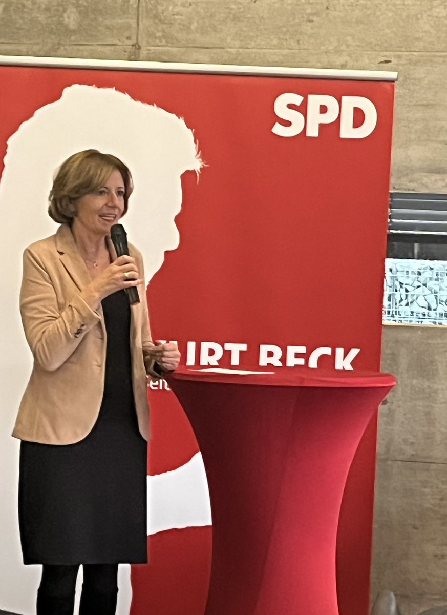 Sabine_Baetzing's tweet photo. 50 Jahre Mitglied in der #SPD. ! Herzlichen #Glückwunsch lieber Kurt Beck! Es ist mit eine Freude als eine Deiner Nachfolger:innen im Fraktionsvorsitz der @SPDFraktionRLP, Dir zu Deinem Parteijubiläum zu gratulieren &amp; mich in die Gratulantenschar einzureihen. #DankeKurt https://t.co/mlijltvHpJ