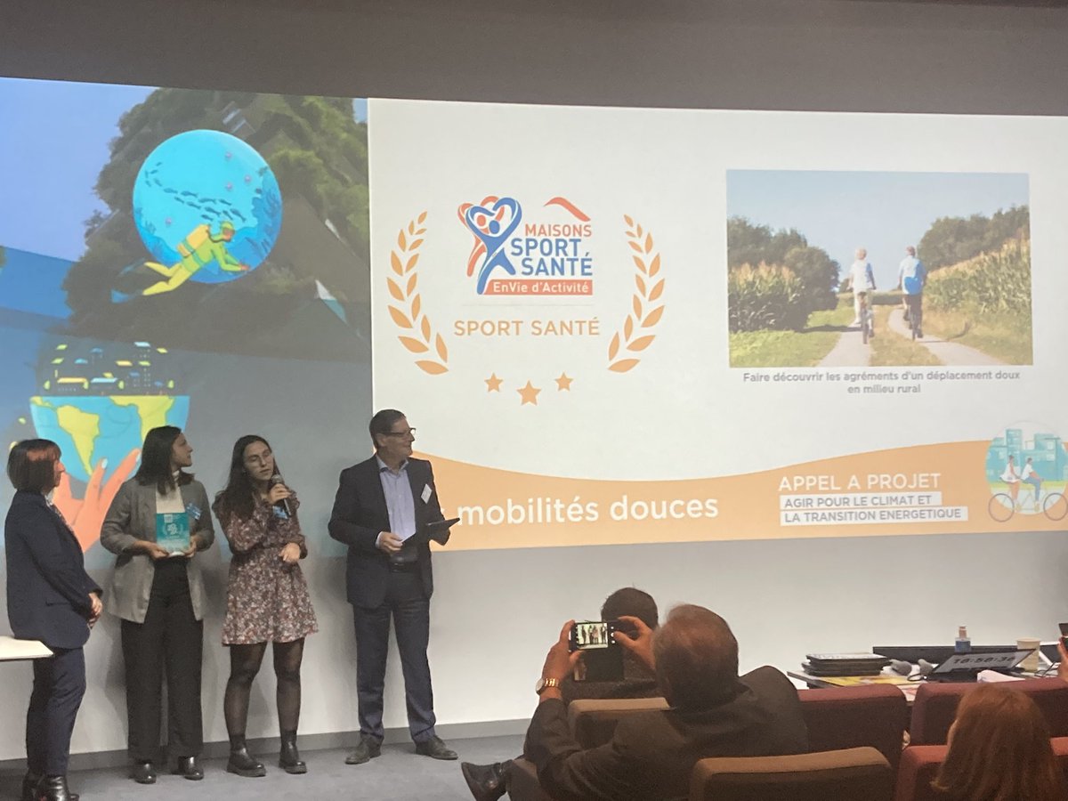 villageCASophia's tweet photo. Les 4 lauréats de la catégorie Mobilités douces avec le coup de cœur pour @cyclesium lors de l’appel à projet climat et transition énergétique 2022 du @credit_agri_PCA  #mobilite https://t.co/EBRRI1U9Rv