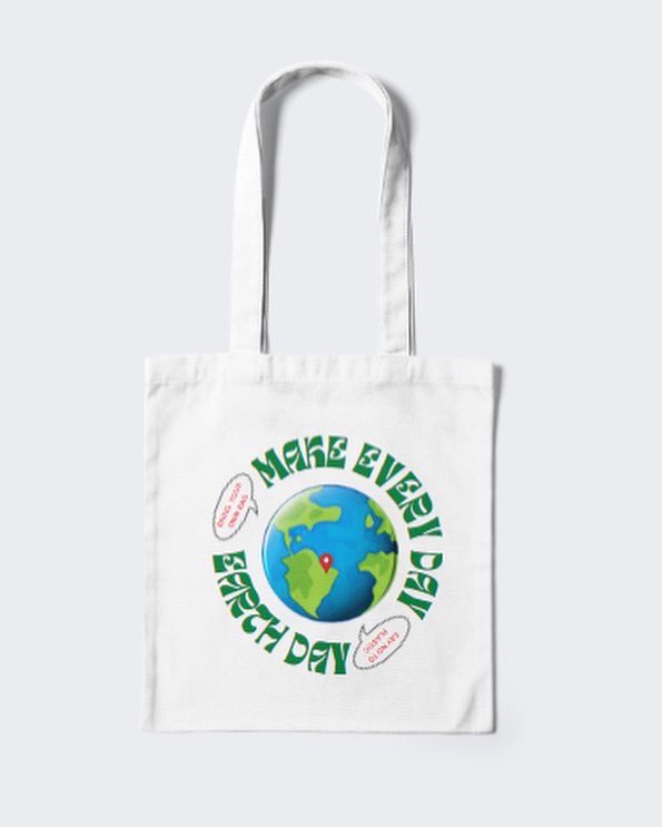 BirgitHugentob2's tweet photo. 🌎 MAKE EVERY DAY EARTH DAY 🌎… from wherever you are! #CanvaDesignChallengeTotebag #CanvaDesignChallenge https://t.co/b4xnhTP4LZ