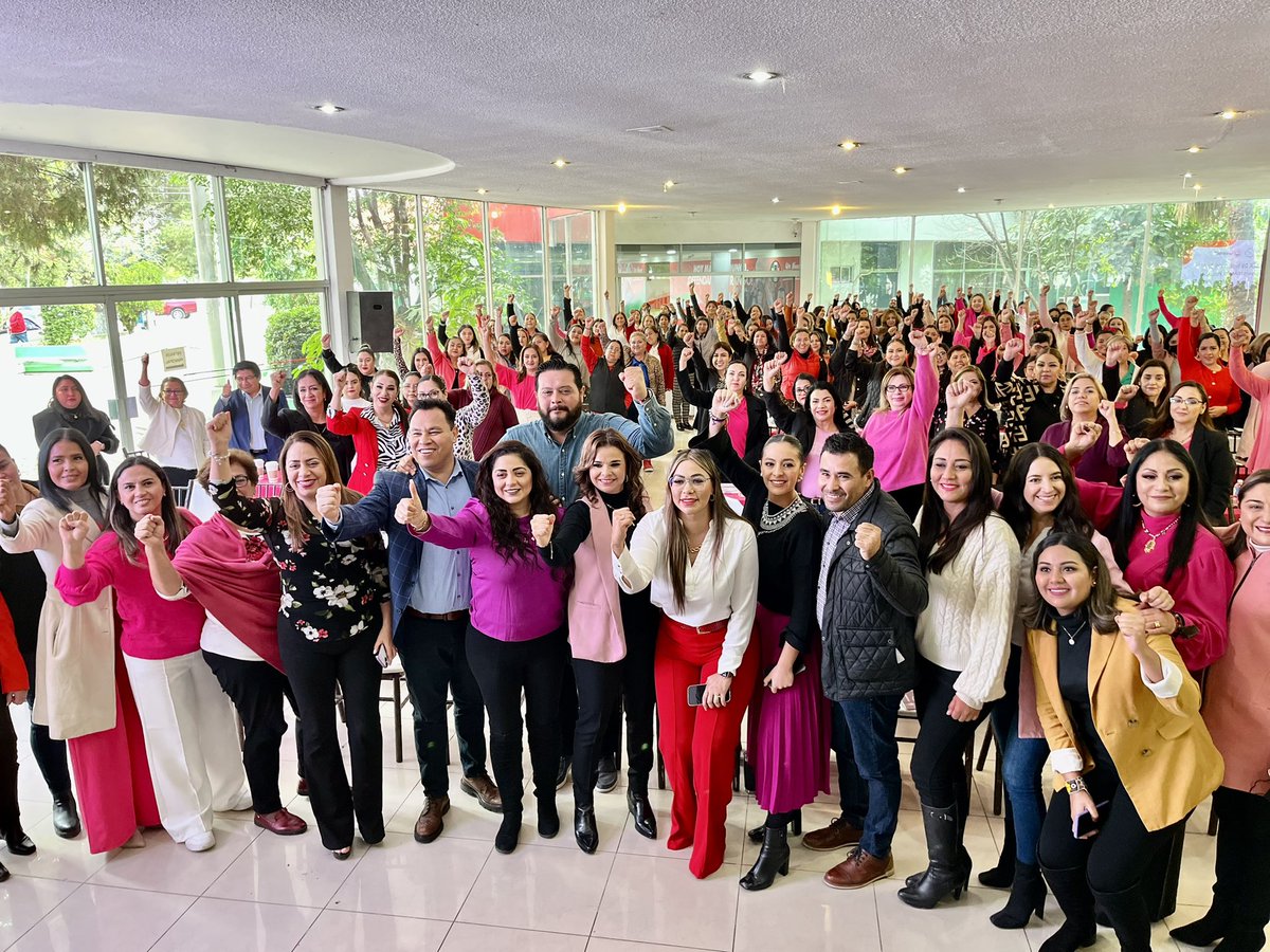 danisotto's tweet image. Así se vivió el Taller de Inducción a la Administración Pública Municipal, organizado por el @ONMPRIDurango. Este es el verdadero priismo, más vivas y fuertes que nunca, bienvenida @MonseArcosV y gracias por la invitación amiga @SugheyTorresR enhorabuena. 
#PRI #JUNTASPORDURANGO