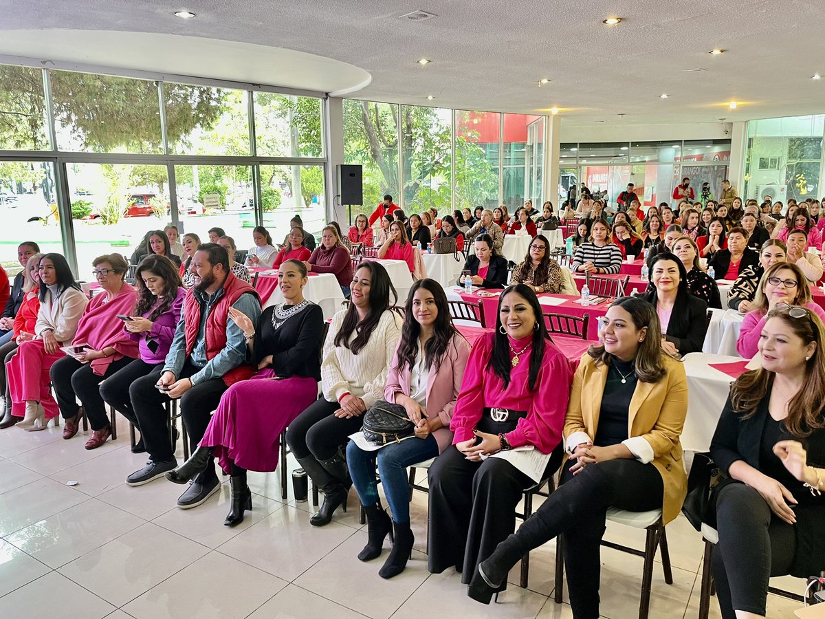 danisotto's tweet image. Así se vivió el Taller de Inducción a la Administración Pública Municipal, organizado por el @ONMPRIDurango. Este es el verdadero priismo, más vivas y fuertes que nunca, bienvenida @MonseArcosV y gracias por la invitación amiga @SugheyTorresR enhorabuena. 
#PRI #JUNTASPORDURANGO