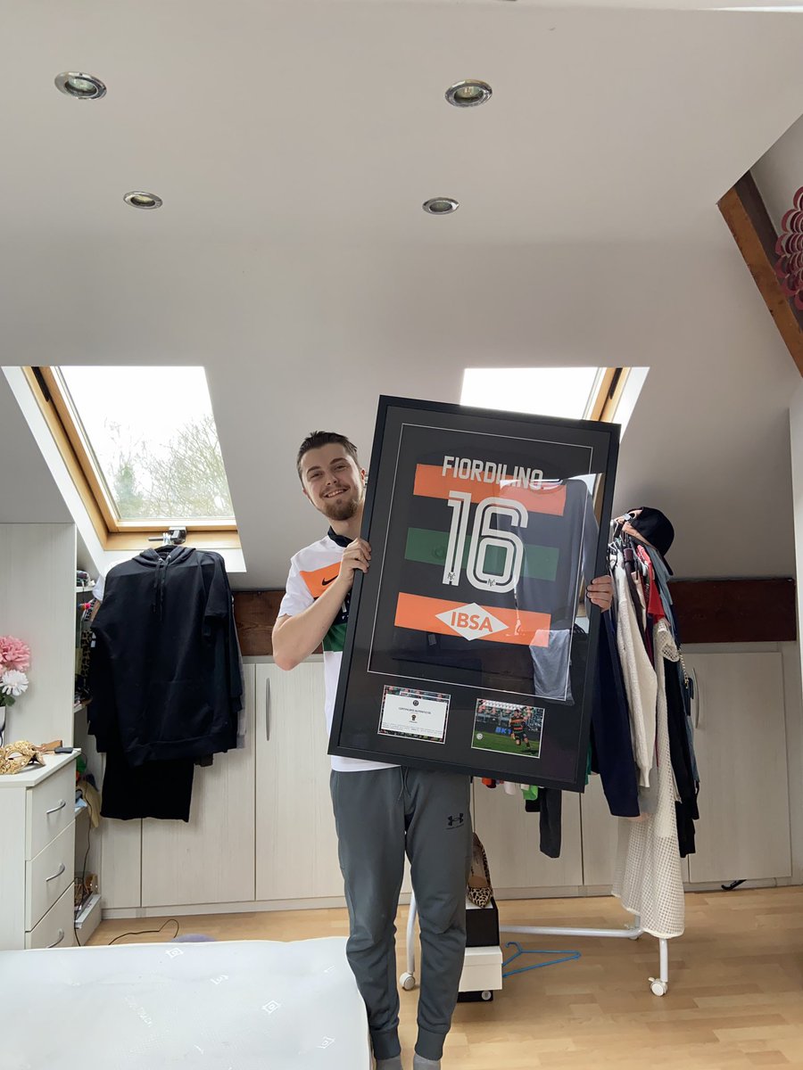 RetroShirtsFC's tweet photo. ⚠️MATCH WORN VENEZIA⚠️

After 200+ appearances in my first Venezia FM save I purchased and framed a match worn shirt from my favourite player, Luca Fiordilino🇮🇹@VeneziaFC_EN 

Have you ever bought a shirt from one of your @FootballManager players? https://t.co/iVVZmq1hpw