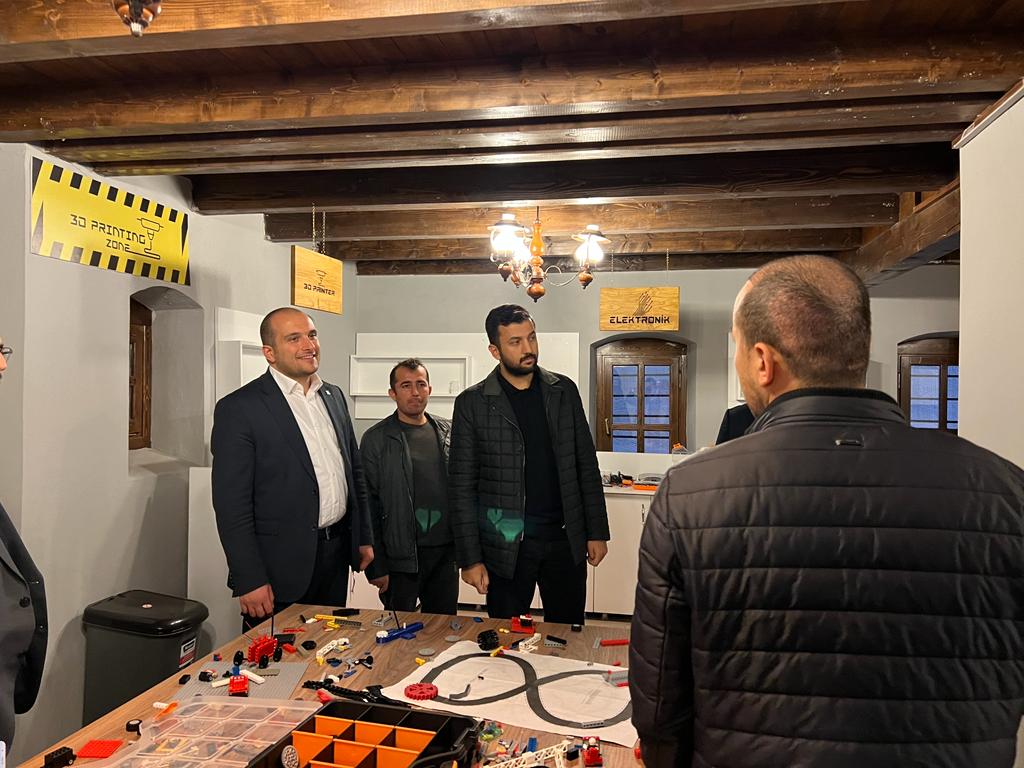 Çarşamba'dayız!

Gönülden gönüle girmeye devam ediyoruz. 

Dün, bugün, yarın ve daima #İşimizGücümüzGençlik