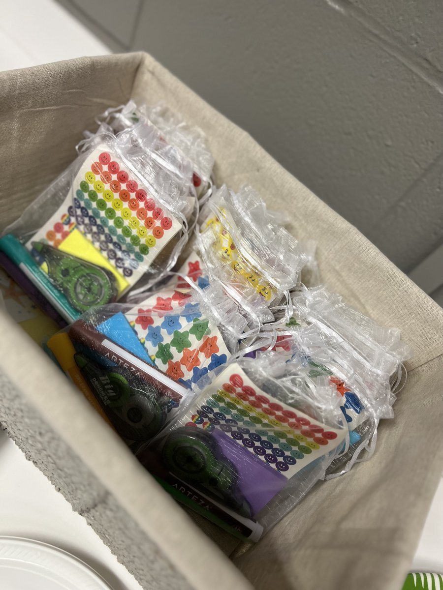 HumbleISD_GTE's tweet image. Thank you Crossway Community Church for the teacher goodies and Bundtinis! It is very much appreciated! 💚
@HumbleISD_GTE @HumbleISD