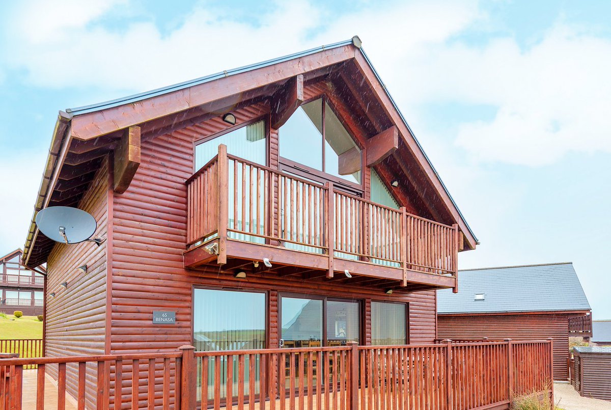 sccornwall's tweet photo. Looking to retreat to a beautiful spot in the Cornish countryside? Benasa Lodge is a lovely, spacious lodge positioned perfectly between Newquay &amp; Padstow. Spend your days exploring the the South West Coast path with the pooch!🐾
20% off until 16th Dec! 
https://t.co/5PtmRQhBWD https://t.co/bUtFuHg1eL