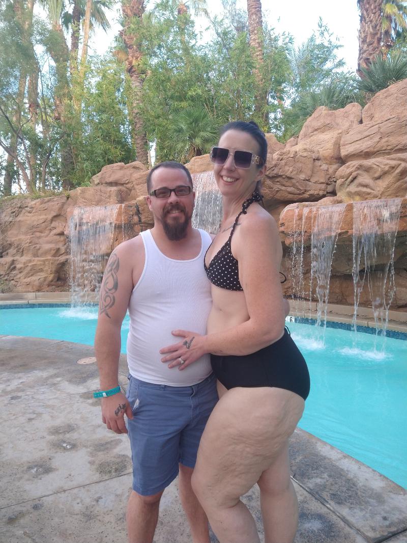 LaceyKeep's tweet photo. My friend, Jessica, is a finalist in Tahiti Village’s Story Contest. Help me rally votes: https://t.co/k834s1bpj7 @TahitiVillage https://t.co/8fFOQPtcQw