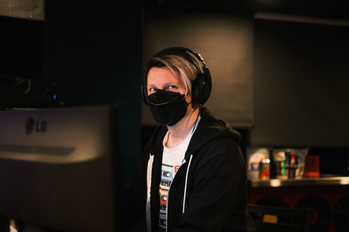 A thread as to why you should come to Barfights at <a href="/QuartersSLC/">Quarters Arcade Bar</a> : photos by <a href="/HardBopGuap/">Hard Bop Guap</a> 

The crew having a good time always.