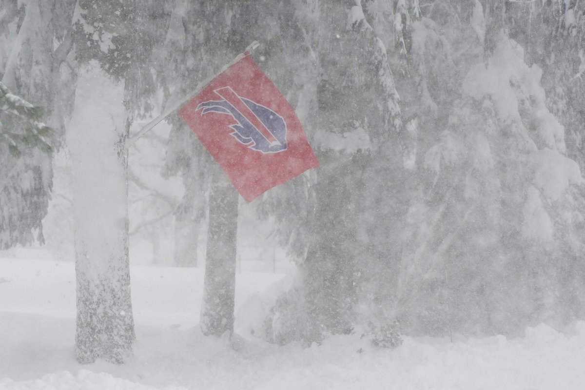 A Bills flag flies in the wind and snow in Orchard Park Friday, November 18, 2022.      (Mark Mulville/Buffalo News) #buffalosnow #Bills #BillsMafia