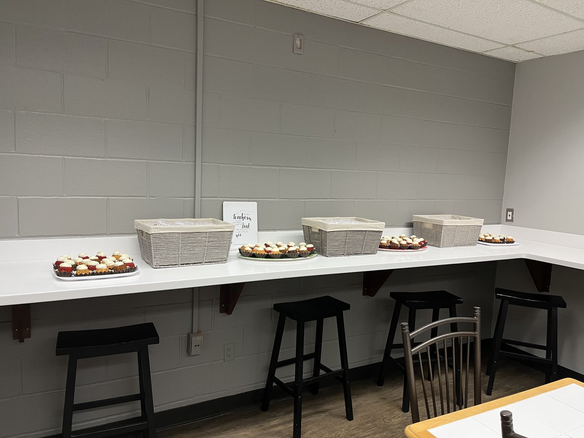 HumbleISD_GTE's tweet image. Thank you Crossway Community Church for the teacher goodies and Bundtinis! It is very much appreciated! 💚
@HumbleISD_GTE @HumbleISD