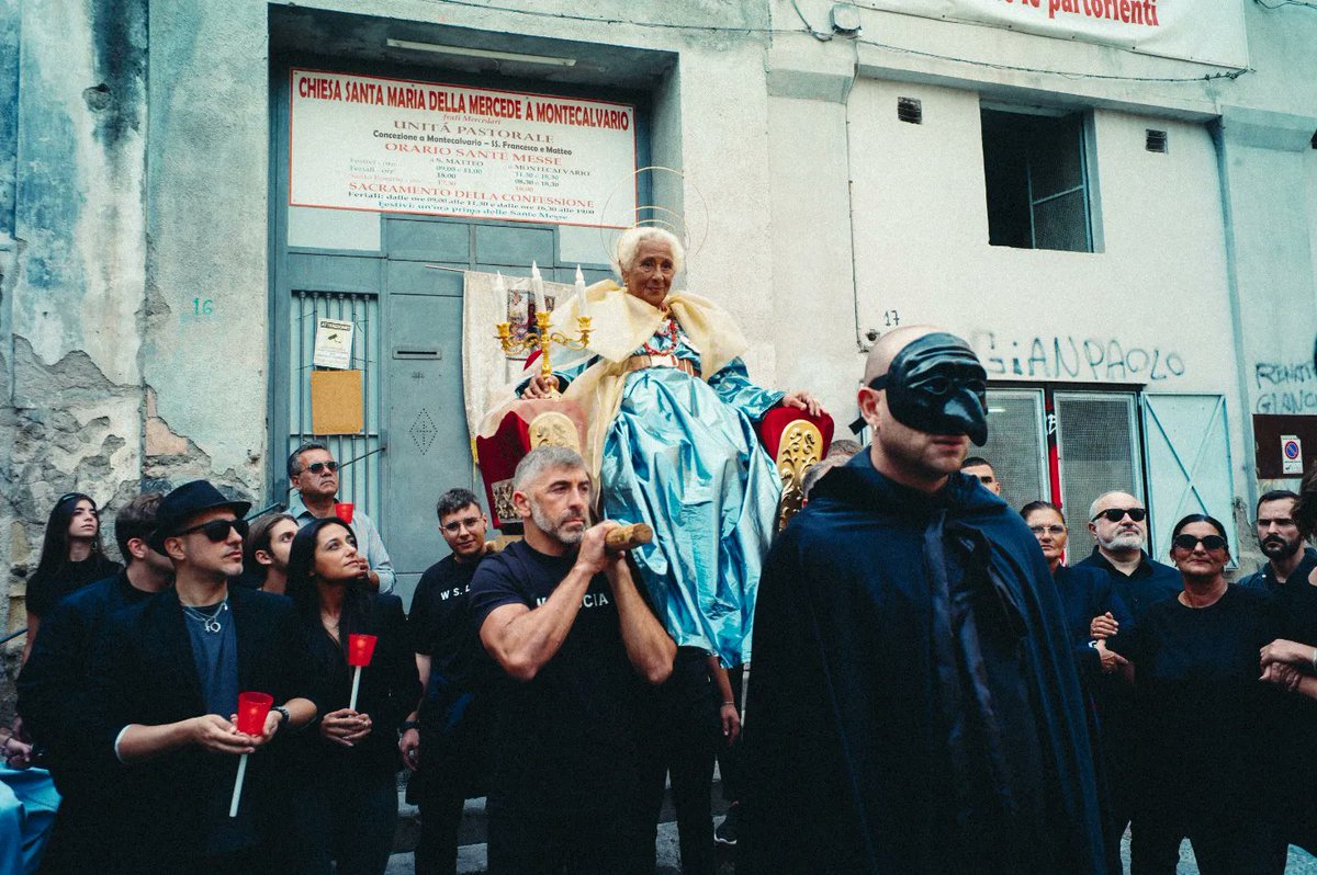 FojaOfficial's tweet photo. 🕐😎 Inizia il conto alla rovescia

👁️👁️ Santa Lucia FUORI SU YOUTUBE il 22 Novembre e dentro i vostri cuori.

📷 @luigisgambato

#Foja #MiracolieRivoluzioni #SantaLucia #videoclip #youtube #clementino #iena #isadanieli #22novembre https://t.co/muEPd4dPUi