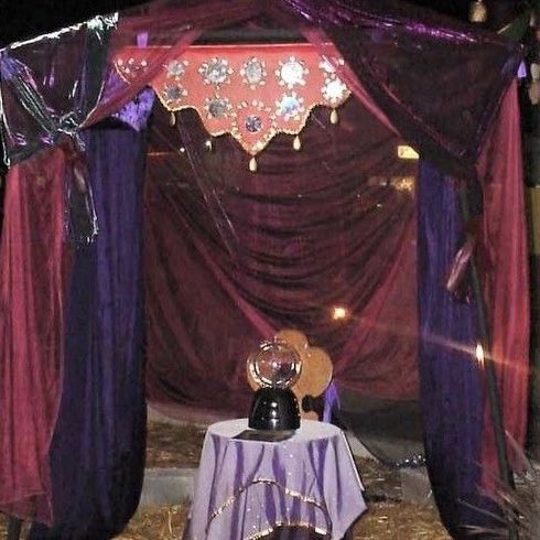 angelbayrp's tweet photo. Siéntate y relájate mientras Madame Fortune ve tu destino en tus manos, te tira las cartas o lee el futuro en la bola de cristal. Y cuidado con lo que preguntas, hay respuestas que no estamos preparados para escuchar… {#MFortune para cualquier consulta} https://t.co/joIO7LGGKc
