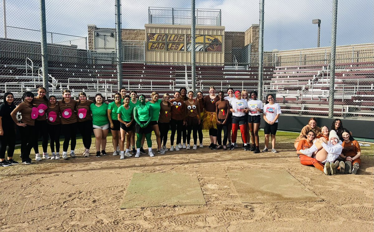 1st Annual Clovis West Softball Turkey Bowl Kickball Tournament was a success!!!
#culturewins
#BGR8!!!