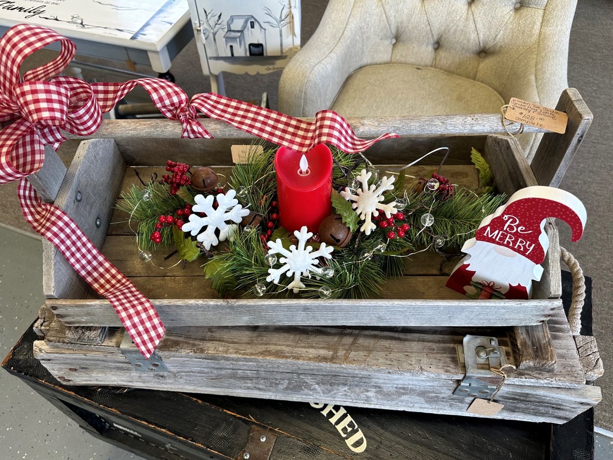 InfinitelyOutdo's tweet image. New items available weekly.  Need a custom piece.  Lisa is here; Interior Design, refurbished furniture, one of a kind Artwork