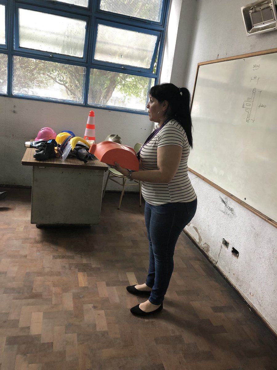 isft223's tweet photo. Capacitación en Seguridad Laboral y RCP con los profesores Debora y Pablo. https://t.co/7fHqCVzBJ0