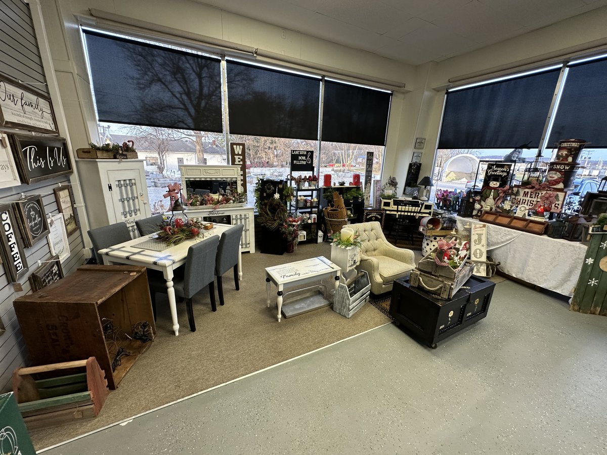 InfinitelyOutdo's tweet image. New items available weekly.  Need a custom piece.  Lisa is here; Interior Design, refurbished furniture, one of a kind Artwork