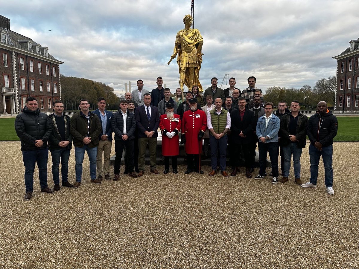 18 Bty visiting Chelsea Hospital in London today 👏 

#chelseahospital #london #oneregiment