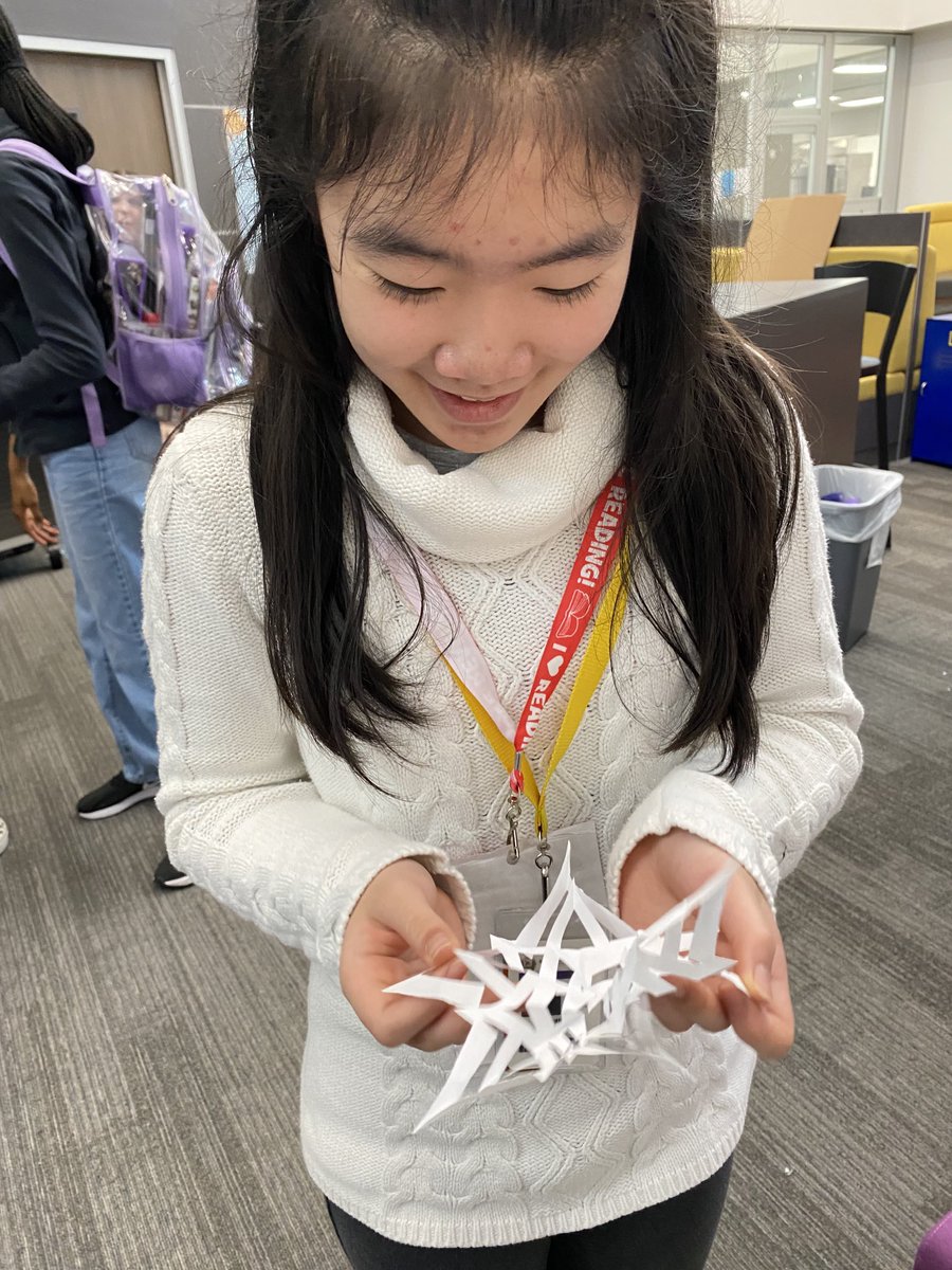 RobersonMSLib's tweet photo. Steps to make the perfect snowflake. https://t.co/WgAFARKQoY