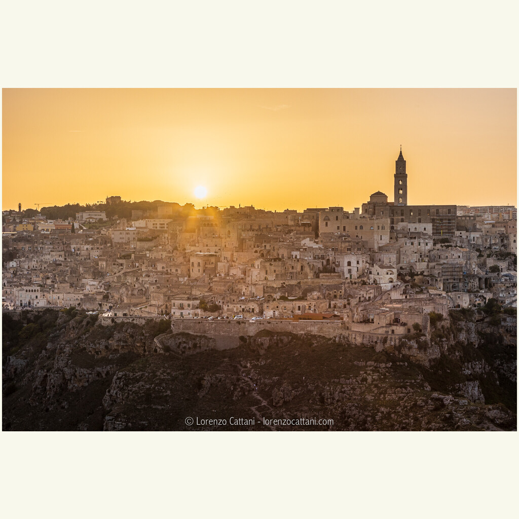 Matera sunset 🌇🇮🇹
.
#matera #sassimatera #sassidimatera #materaitaly #vivomatera #igersmatera #matera2019 #volgomatera #visitmatera #sassobarisano #sassocaveoso #basilicata #basilicatadascoprire #volgobasilicata #italia #italiainunoscatto #igersitalia #italiabella #clickfor_…