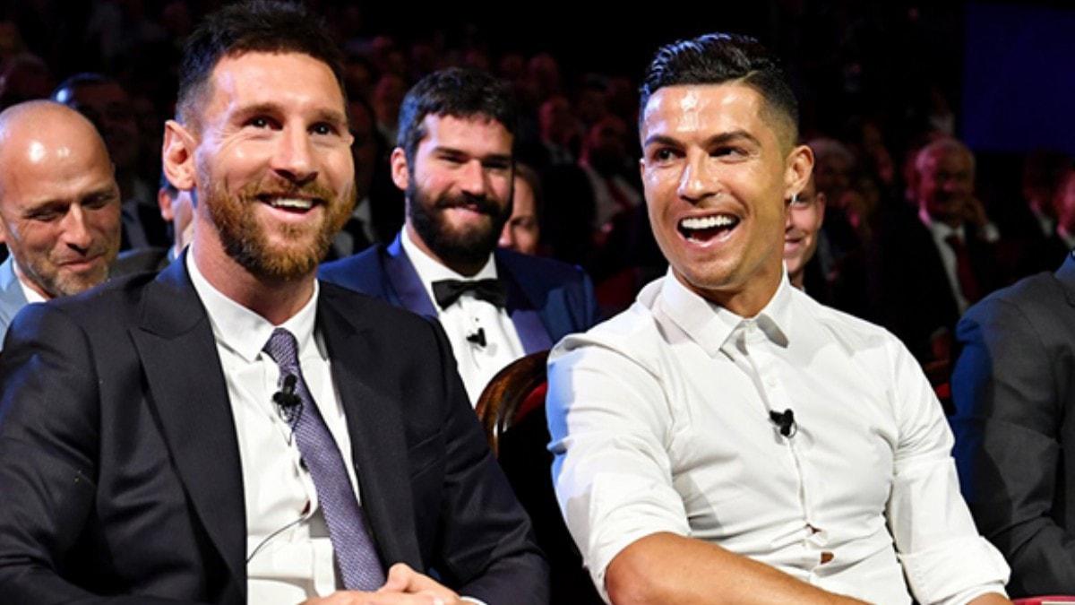 ibk93z's tweet photo. [THREAD] - Sur quelques moments drôles de Messi et Ronaldo les deux goat du football https://t.co/7xFWDXT1ms
