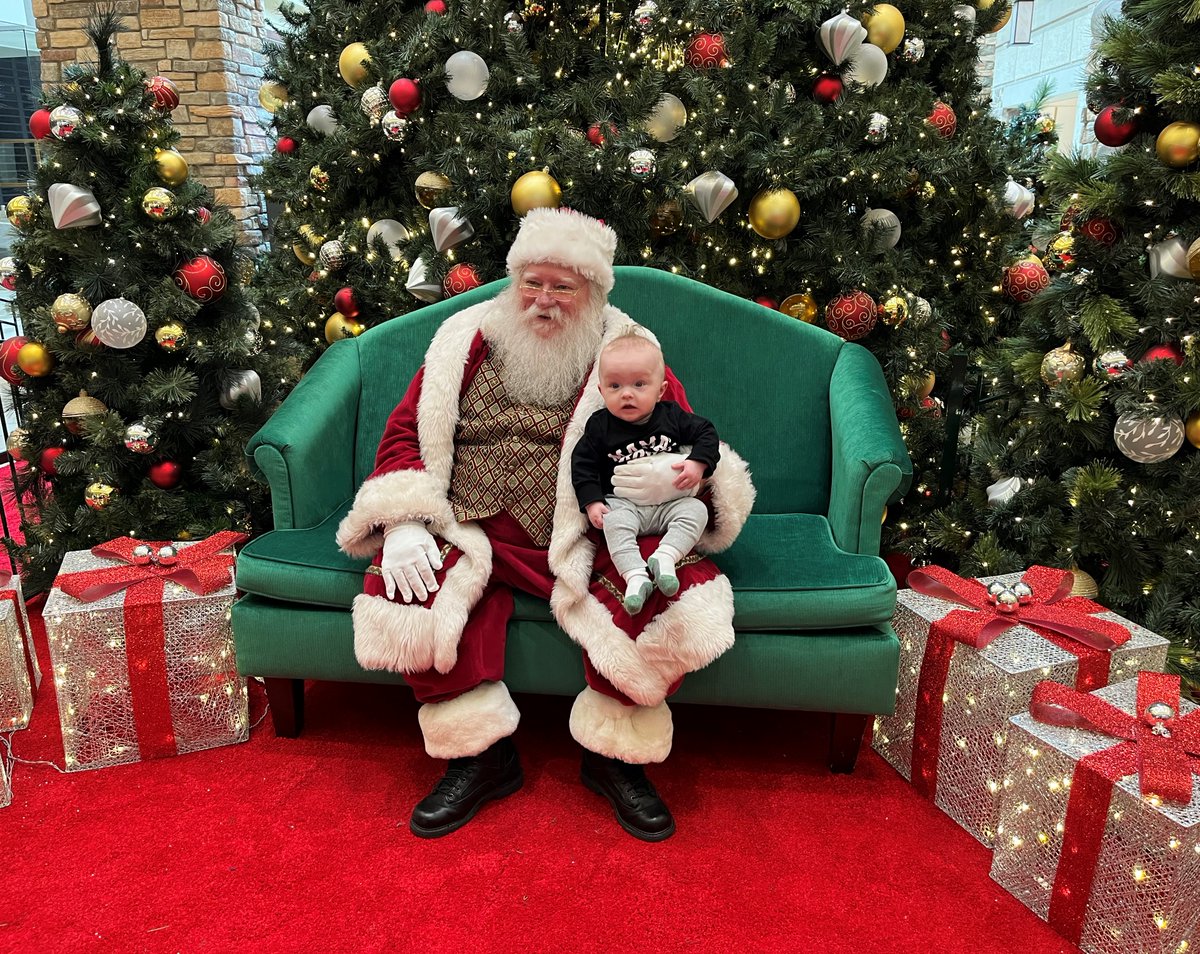 BrookfieldSq's tweet photo. ✅ Christmas list shared by adorable little Asher 📝
✅ Experiencing a sweet family memory 🎄  

Come meet Santa Bruce 🎅 at Brookfield Square Mall and make a photo reservation today! 📷 
https://t.co/79aKcwcLI1
#Brookfield https://t.co/V0n4pDXBZw