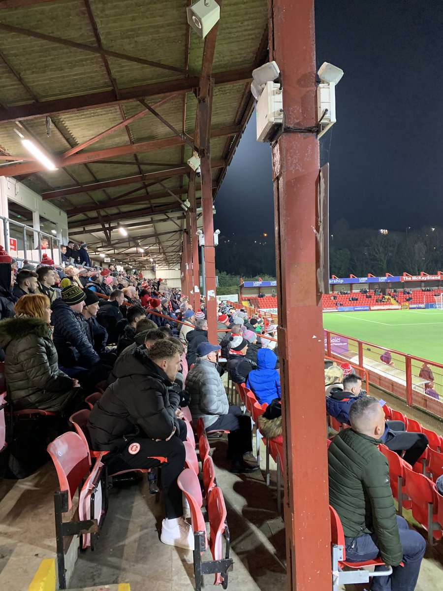 ChrisKaiserD10S's tweet photo. Jamen hvad med Larne?😊

Holdet der lavede en “Gorica”, og på mirakuløst vis slog AGF ud i efteråret 2021, tager idag imod Dungannon i den bedste nordirske række🥳

KAN man tilbringe en fredag aften på en bedre måde? Næppe!😍 

Larne - Dungannon ⚽️
#fodboldguld #InverPark https://t.co/Y5WOgPoosC