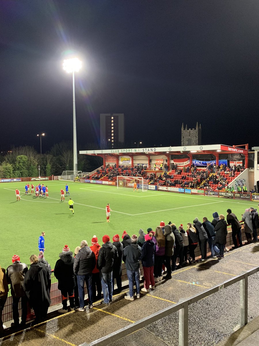 ChrisKaiserD10S's tweet photo. Jamen hvad med Larne?😊

Holdet der lavede en “Gorica”, og på mirakuløst vis slog AGF ud i efteråret 2021, tager idag imod Dungannon i den bedste nordirske række🥳

KAN man tilbringe en fredag aften på en bedre måde? Næppe!😍 

Larne - Dungannon ⚽️
#fodboldguld #InverPark https://t.co/Y5WOgPoosC