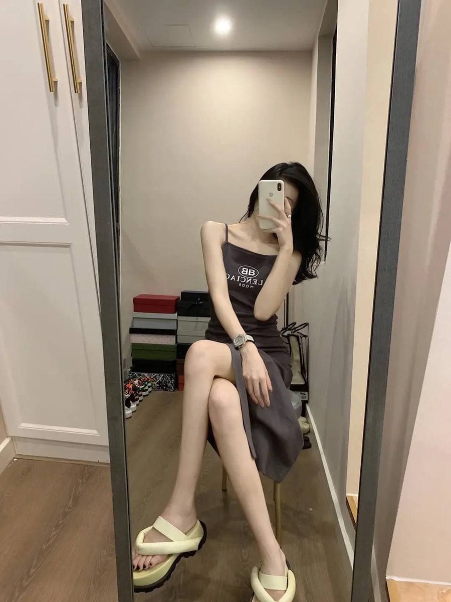 MACARTHYHOTA's tweet photo. 踩着你的头，都压不���你一下一下想要给我磕头的冲动，你可真是下贱…
放弃做人的尊严，从我的胯下爬过，
进入似地狱似天堂的世界，当牛做马，跪地为奴。
#女王 #女S #恋足 #公狗 #调教  #羞辱 #高跟 #黑丝 #字母圈  #男奴 #sm #性虐待  #贱狗 #贱货 #马奴 ＃狗奴 #圣水 #黄金 #厕奴 https://t.co/CzKuJ6n4CS
