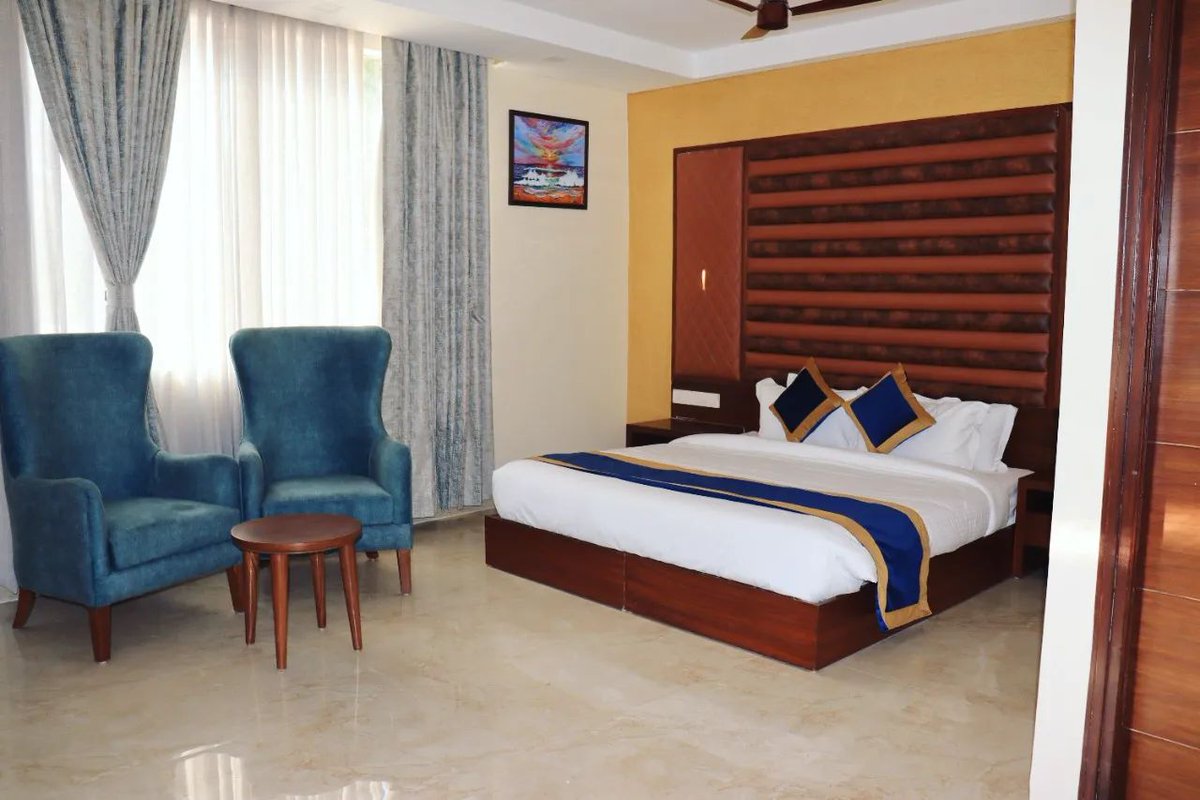 VedSinghmar's tweet photo. hotel vihaan residency
.
.
.
#hotelvihanresidency #bestplace #tripplace #hospitalityservice #hotelhub #theareabeautiful  
#ilovezirkpur #ilovetrycity
#msplaza https://t.co/HgnybkzudB
