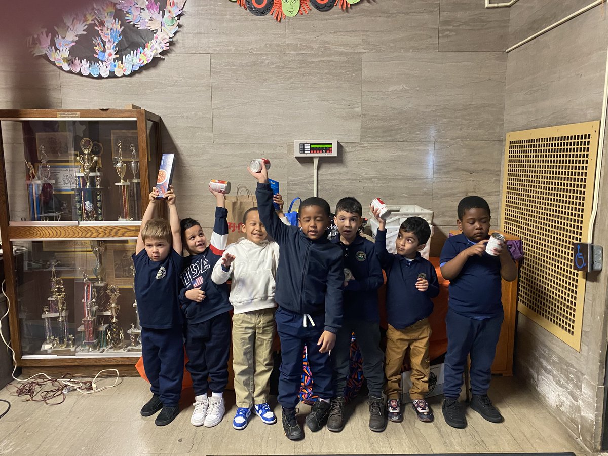 WWWildcatPride's tweet photo. Mrs. O'Donnell's class donating to the food drive! #foodrive @BayonneBOE https://t.co/LJbwvrnbAh