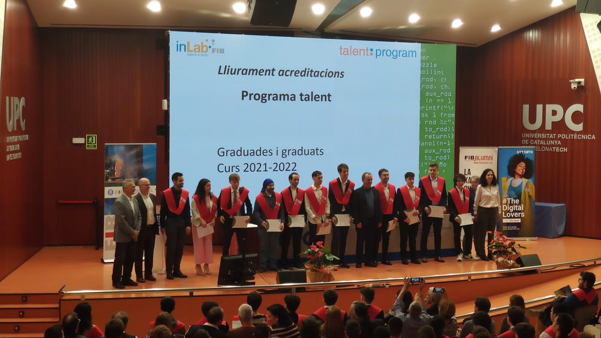 inLabFIB's tweet photo. Avui s'han lliurat les acreditacions del Programa Talent de l' @inLabFIB , a l'Acte Acadèmic de la FIB @fib_upc #graduacioFIB2022 
Enhorabona a tots i totes! @la_upc https://t.co/vBOlXQdvEP