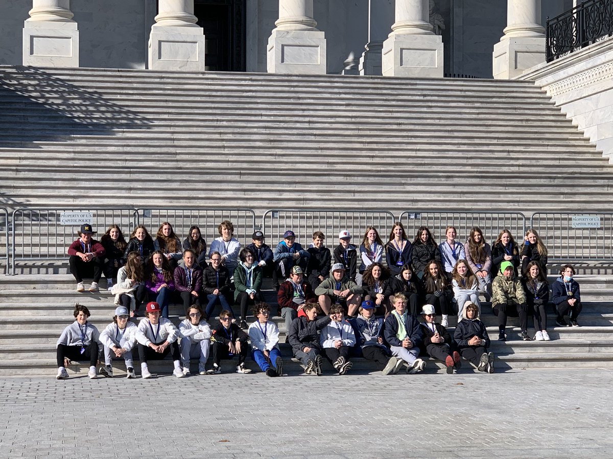 ms_jordet's tweet photo. Bus 5 at the Capitol! https://t.co/7BIpfTv0L0
