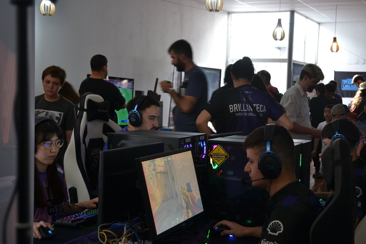 TeamMapache_'s tweet photo. El finde pasado a puro torneo y streaming en la Comic Soon
#mapaches #comicsoon #Repost https://t.co/c15DM9jQYS