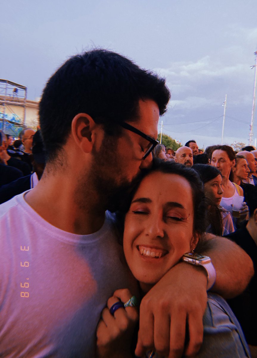 alberto_tduque's tweet photo. Que digo yo que, si al final peta esto, por lo menos que una de las últimas publicaciones que haya hecho sea para desearte un feliz cumpleaños y una feliz vida. Disfruta, amiga querida. Qué ganas de verte ⁦⁦@luciamuoz9⁩ ❤️ https://t.co/uE1gxFYzX7