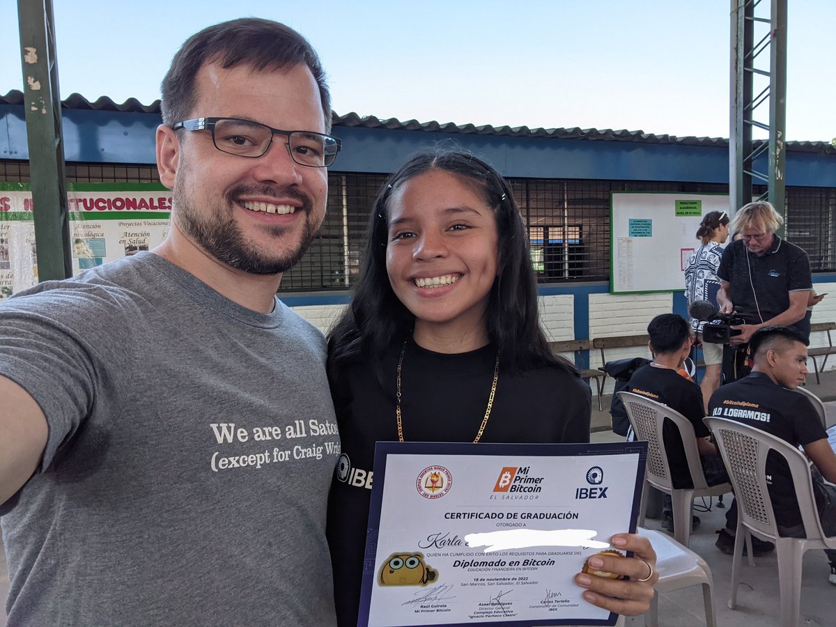 Felicidades a Karla y sus amigos por obtener su Diploma en Bitcoin.
#MiPrimerBitcoin