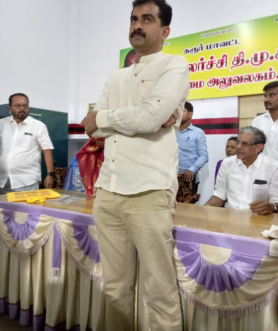 sitharthkarur's tweet photo. நம்மவர் துரை வைகோ அவர்கள்  கரூரில் நடைபெற்ற மாமனிதன் வைகோ ஆவணப்படம் திரையிடல் நிகழ்வில் பங்கேற்ற இனிய நிகழ்வு https://t.co/kHgyN5DrA4