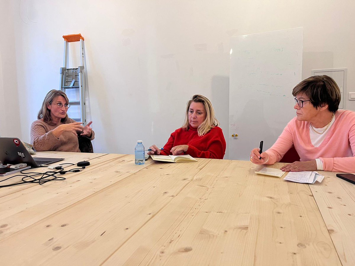 Avec @JeanneBretecher nous avons rencontré les <a href="/Assembleurs/">Les Assembleurs</a> à Lille, qui structurent une dynamique collective d’inclusion numérique dans les Hauts-de-France. Nos riches échanges me permettront de dresser prochainement un bilan du dispositif des Conseillers numériques. <a href="/CSNUMPOST/">Commission Supérieure du Numérique et des Postes</a>