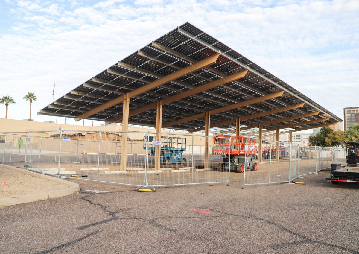 harmonsolar's tweet photo. Check out the progress on this job. We partnered with
@apsFYI on this project in Phoenix, AZ. This 88.1 kW system is equipped with @Canadian_Solar modules and two @SMA_America inverters.☀️ #HarmonSolar #APSFyi https://t.co/9Z5wZIoXn8