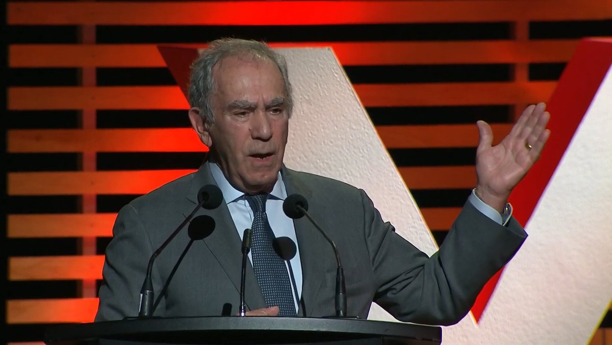 "In 1976, I thought about completing my undergraduate degree, and immediately I hit upon <a href="/GlendonCampus/">Glendon Campus YorkU</a>  as the place to do that..it was almost 40 years ago!" remembered Greg Sorbara (BA’78,Canadian Studies) as he received the 2022 York U Alumni Award for Outstanding Contribution