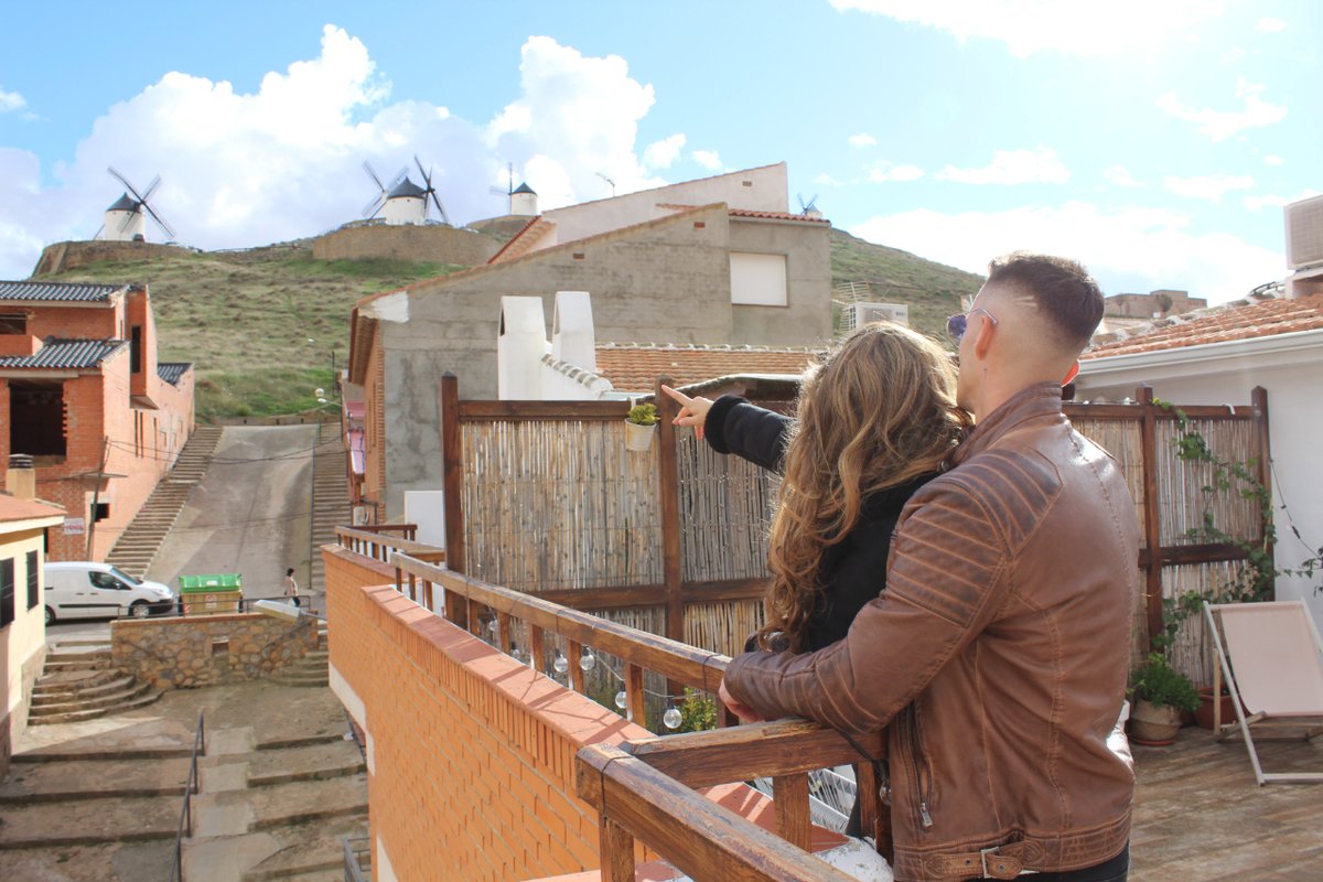 oncemolinos's tweet photo. Vamos a disfrutar de nuestra terraza, para ello varios planes podemos tener, desde coger un cafetito o tomarte el aperitivo en la terraza, un par de cervecitas y una tabla de quesos, o improvisar una barbacoa, buenas carnes y verduras tenemos en Consuegra. https://t.co/vc6rHkB7l8