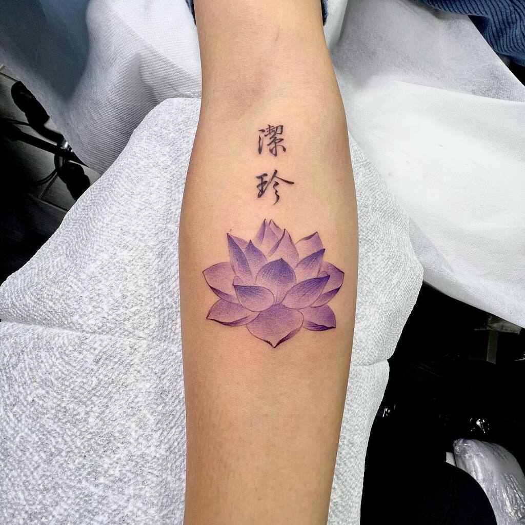 Jingstattoo's tweet photo. Lotus on forearm with Chinese calligraphy characters on top. Done at @jingstattoonyc 
#lotustattoo #chinesecharactertattoo #chinesecalligraphy #forearmtattoo #colortattoo #smalltattoo #watercolortattoo https://t.co/piIouWGtjn https://t.co/hlysx3Kgp5