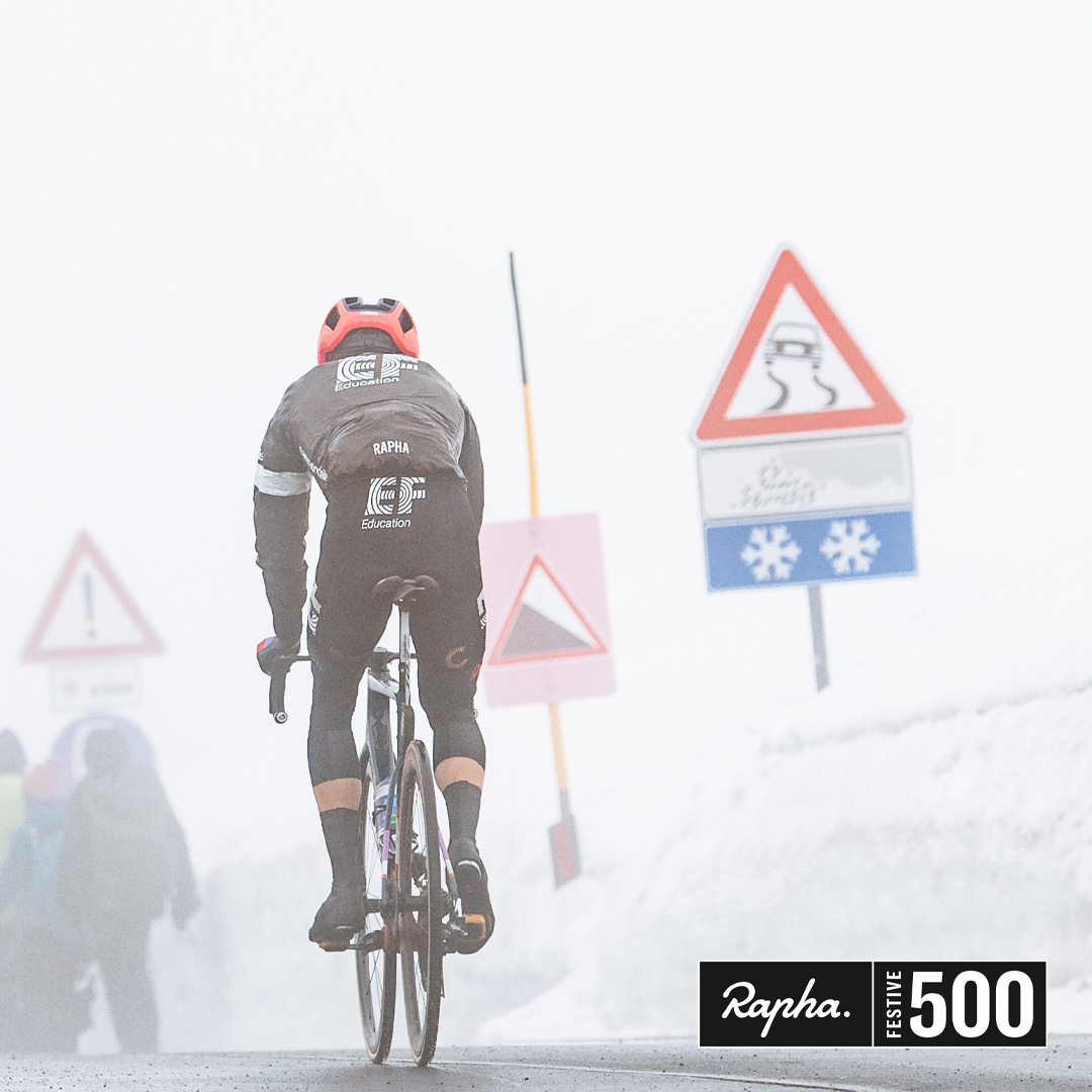 Winter is coming… which can only mean one thing, the Rapha’s Festive 500 is right around the corner! @TeamEFCoaching has worked with Rapha to produce a training plan that builds your fitness to complete, and even enjoy the Festive 500. teamefcoaching.com/rapha-festive-…