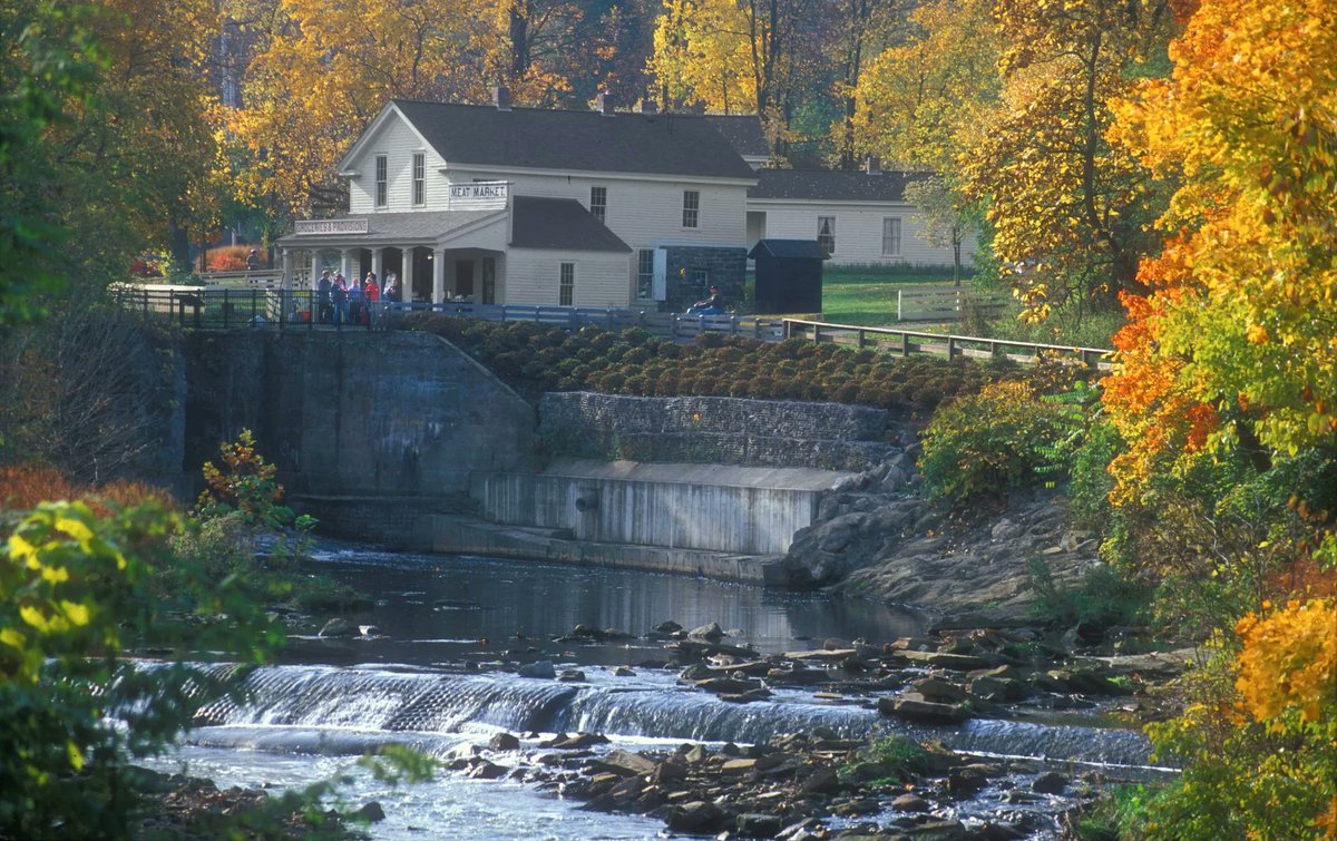 OECanalway's tweet photo. The Mustill Store &amp; House, located at Lock 15, are 2 of the oldest structures in Akron. Built around 1850, the store served travelers &amp; the community. The Mustill Store Visitor Center features the history of the stores &amp; the Cascade Locks' importance to the development of Akron. https://t.co/7Bpsa6dIT7